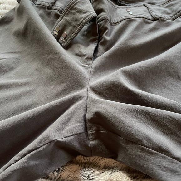 đź’•NWOT Lane Bryant Grey Slacksđź’• - Picture 2 of 6